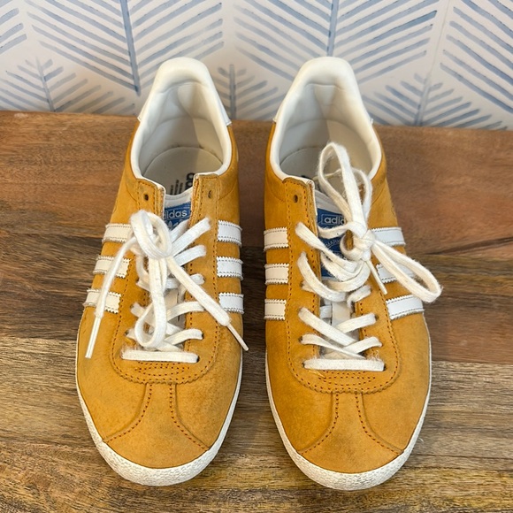 Adidas Gazelle men’s size 5 Yellow Sneakers - Picture 1 of 4